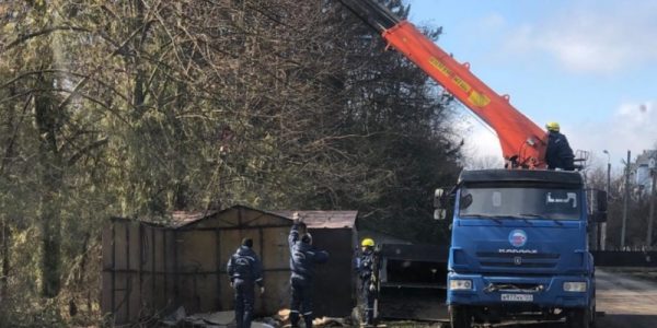 В пригороде Краснодара начали сносить гаражи в зеленой зоне