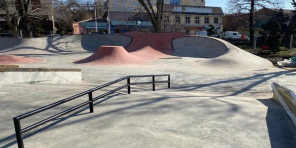 В Краснодаре готовят к открытию новый скейт-парк в сквере Дружбы