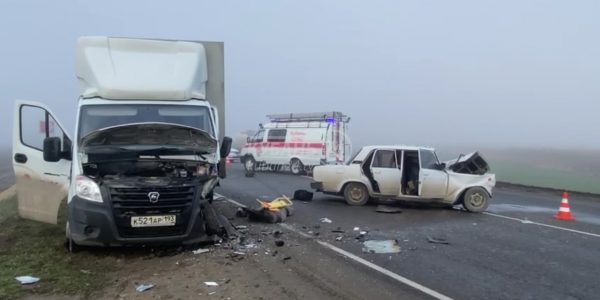 На Кубани водитель «жигулей» погиб после столкновения с грузовиком в тумане