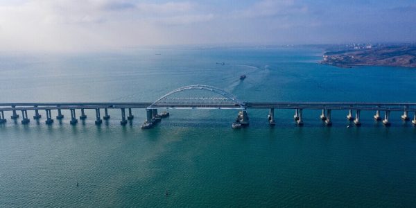 Фейк о перекрытии Крымского моста на новогодние праздники опровергли в Крыму
