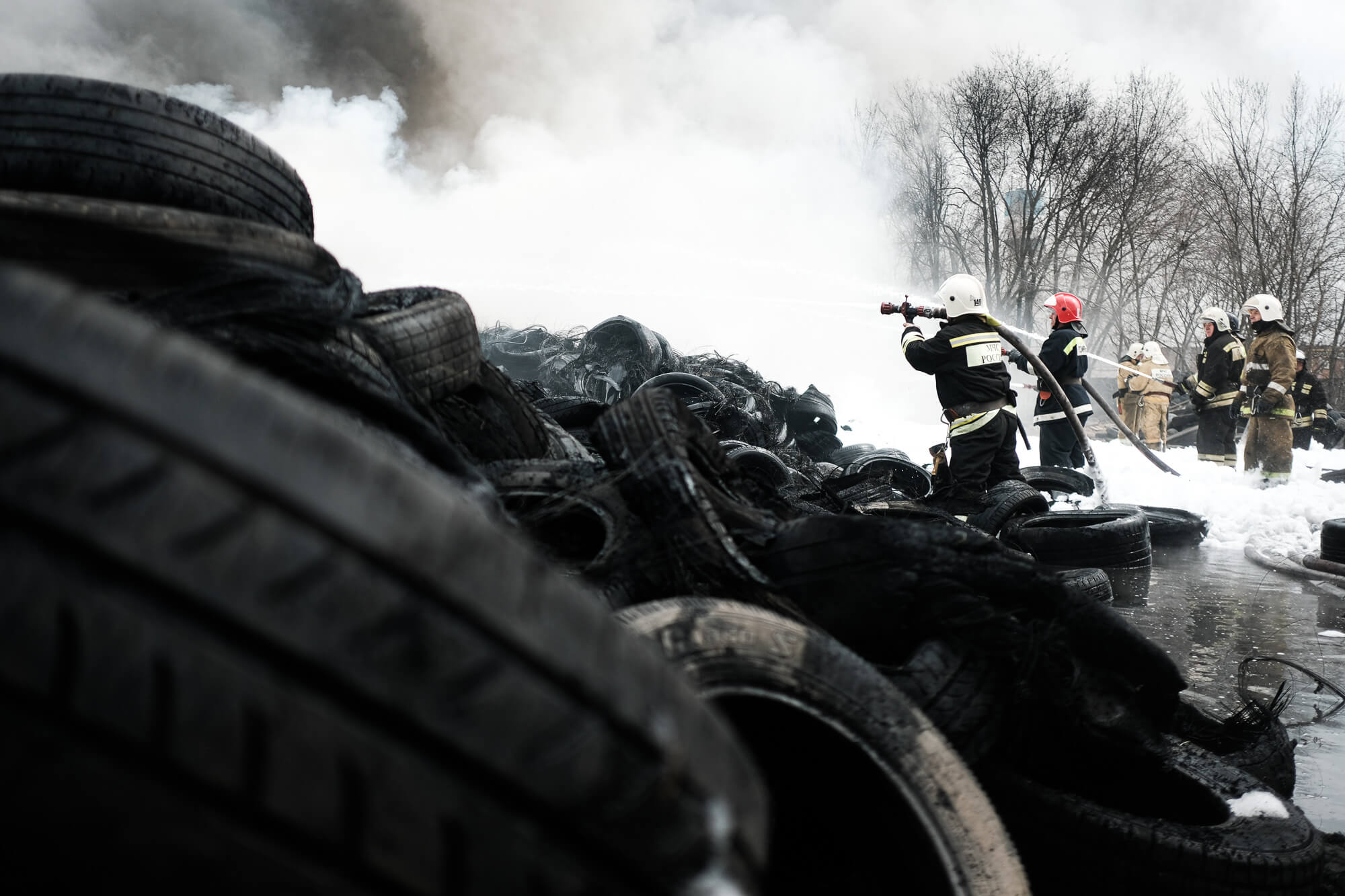 Пожар на складе автопокрышек в Динском районе. Фоторепортаж