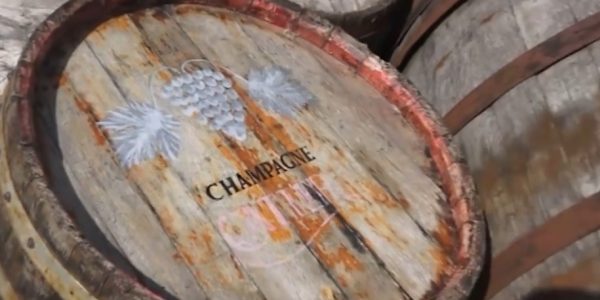 В Геленджике в погребе нашли 100-летние винные бочки
