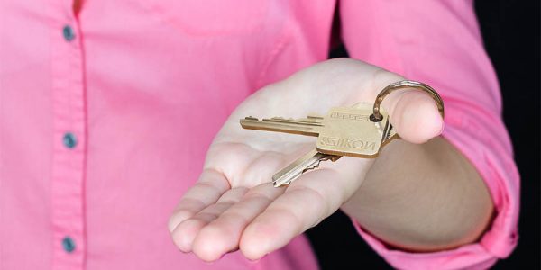Хозяин или агент: как арендовать квартиру и избежать проблем
