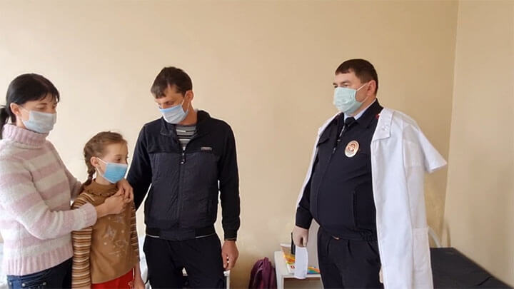 На Кубани полицейский спас ребенка, отравившегося угарным газом