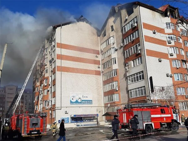 В Анапе огонь повредил более 20 квартир в горевшей многоэтажке