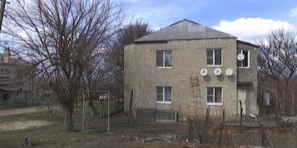 В Крымском районе крышу по капремонту не могут поменять уже полгода