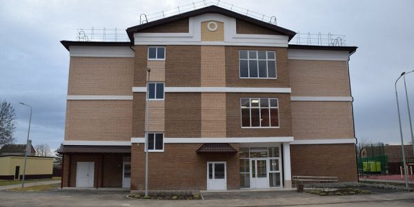В Каневском районе открылся новый корпус начальной школы на 400 мест
