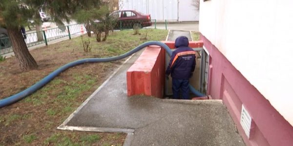 В Краснодаре стоки канализации затапливают подвалы домов Школьного микрорайона