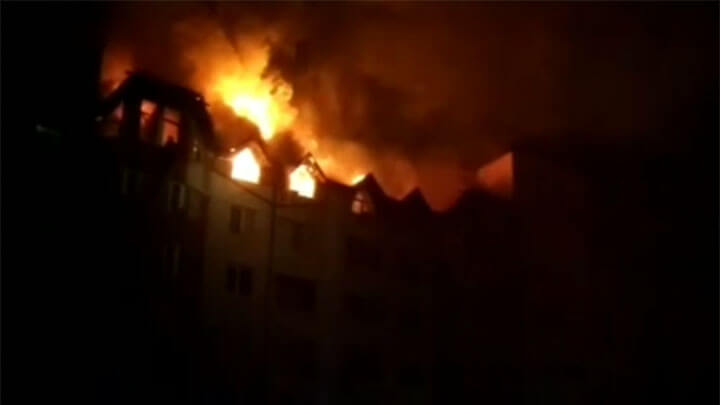 Появилось видео с места крупного пожара в многоэтажке в Анапе