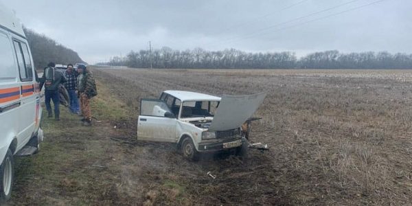 На Кубани при столкновении двух автомобилей пострадали семь человек