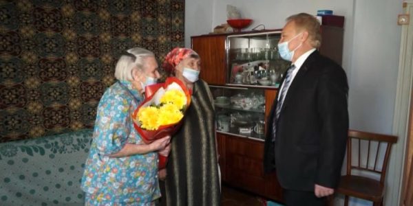 Как на Кубани с наступающим 8 Марта поздравили женщин-ветеранов