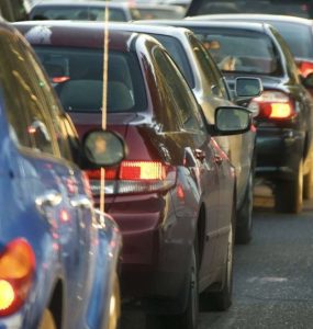 бриллиантовая рука история создания фильма. 246670 d244b9d1. бриллиантовая рука история создания фильма фото. бриллиантовая рука история создания фильма-246670 d244b9d1. картинка бриллиантовая рука история создания фильма. картинка 246670 d244b9d1. 1. Идея этого сценария пришла в голову авторам после прочтения серии статей журналиста А. Сахнина в газете «Правда», посвященных борьбе с контрабандистами. В одной из заметок упоминался оригинальный способ провоза ценностей — в гипсе. Согласно сценарию, сюжет фильма должен был быть таким: простой советский человек Семен Семенович Павлик (потом он станет Тимошкиным и только к выходу фильма — Горбунковым), отправившись в заграничное турне, оказался в центре контрабандистской махинации. В целом сценарий был одобрен, но высказывались и замечания: было рекомендовано сократить сцены с участием управдомши Плющ, сделать более «выпуклой» роль милиции (пропаганда), сократить троицу контрабандистов до двух человек, убрав Малыша. бриллиантовая рука история создания фильма. 246670 d244b9d1. бриллиантовая рука история создания фильма фото. бриллиантовая рука история создания фильма-246670 d244b9d1. картинка бриллиантовая рука история создания фильма. картинка 246670 d244b9d1. 1. Идея этого сценария пришла в голову авторам после прочтения серии статей журналиста А. Сахнина в газете «Правда», посвященных борьбе с контрабандистами. В одной из заметок упоминался оригинальный способ провоза ценностей — в гипсе. Согласно сценарию, сюжет фильма должен был быть таким: простой советский человек Семен Семенович Павлик (потом он станет Тимошкиным и только к выходу фильма — Горбунковым), отправившись в заграничное турне, оказался в центре контрабандистской махинации. В целом сценарий был одобрен, но высказывались и замечания: было рекомендовано сократить сцены с участием управдомши Плющ, сделать более «выпуклой» роль милиции (пропаганда), сократить троицу контрабандистов до двух человек, убрав Малыша.