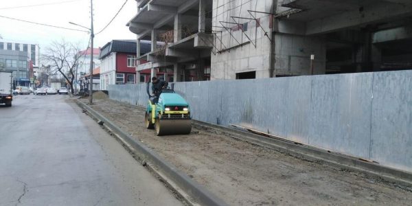 В Краснодаре во время ремонта улицы Карасунской обновят 2 километра тротуаров