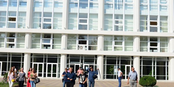 Студенты российских вузов пойдут на дополнительные каникулы с 1 по 10 мая