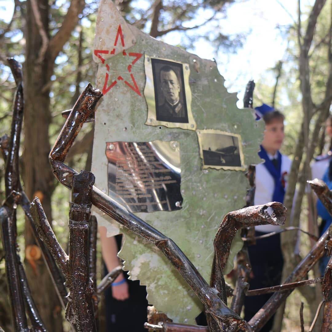 В горах Новороссийска открыли памятный знак летчику, погибшему в боях за город