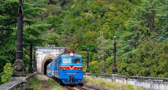 Из-за ремонта тоннелей на Кубани изменится схема движения поездов и электричек