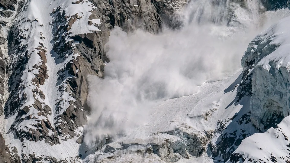 В горах Сочи до 16 апреля 2022 есть опасность схода лавин
