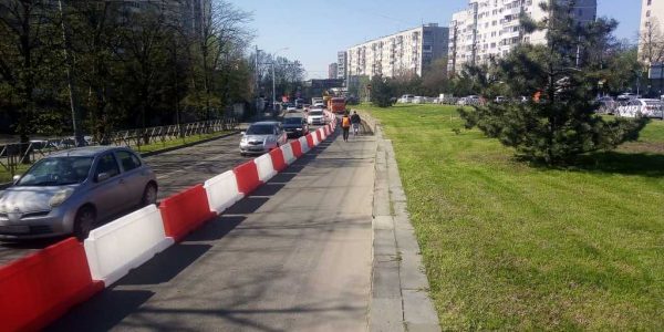 В Краснодаре начали расширять дорогу на улице Тургенева