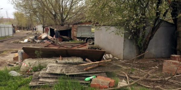 В Карасунском округе Краснодара сносят гаражный кооператив, собственники против