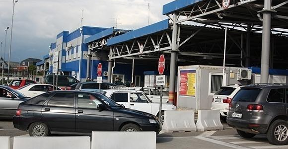 В Сочи мужчина пытался въехать в Абхазию по паспорту брата-близнеца
