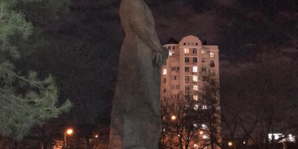 В Краснодаре восстановят освещение у монумента «Созидатель»