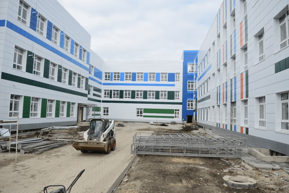 Строительство школы на 1,1 тыс. мест в поселке Российском завершат к 1 сентября