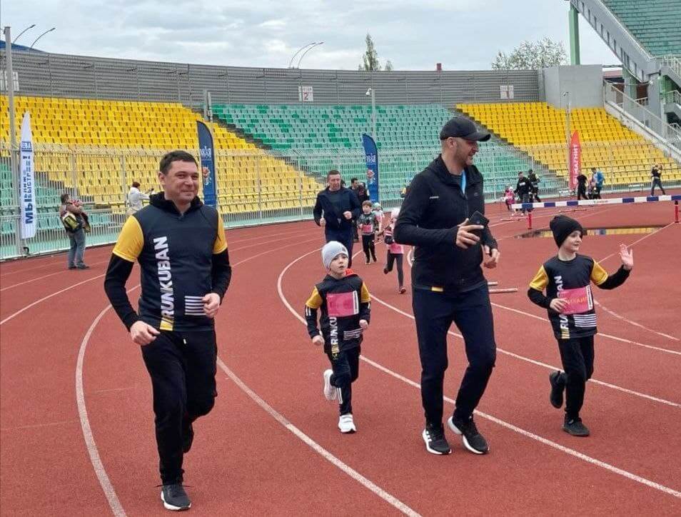 Мэр Краснодара вместе с сыном принял участие в забеге Run Kuban