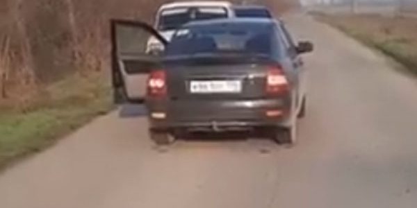 В Краснодарском крае водитель легковушки при обгоне сбил двух женщин