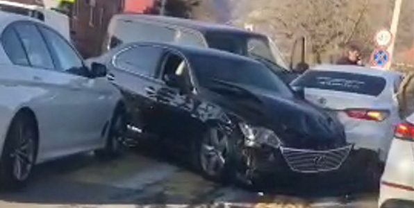 ГИБДД выясняет обстоятельства аварии в Геленджике с Lexus мэрии