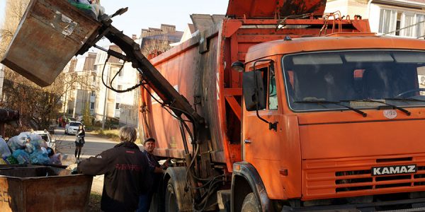 В Краснодаре «Мусороуборочная компания» отказалась вывозить отходы ряда домов в районе Ейского шоссе
