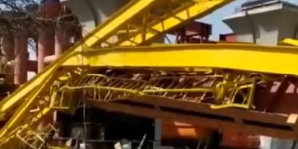 На стройке Яблоновского моста рухнул кран, есть погибший