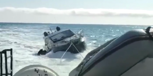 У берегов Сочи потерпела бедствие яхта, экипаж спасли сотрудники ФСБ