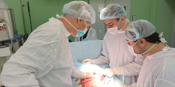 В Краснодаре хирурги удалили из живота 43-летнего мужчины опухоль весом 10 кг