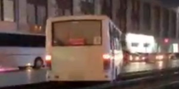 В Краснодаре пассажирский автобус заблокировал трамвайное движение