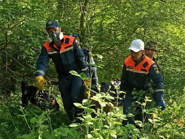 В Сочи спасатели разыскали в горах 5 туристов, один заблудившийся мужчина погиб