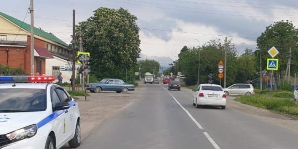 В Абинске водитель иномарки сбил на пешеходном переходе 11-летнюю девочку