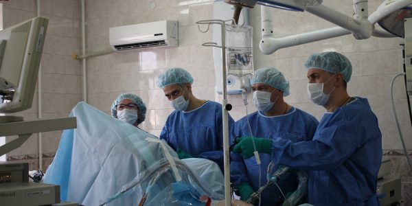 Кубанские врачи за одну операцию удалили у пациента две раковые опухоли
