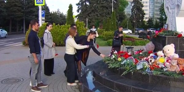 В Краснодаре почтили память жертв трагедии в казанской гимназии № 175