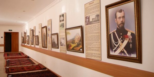 В Армавире представили выставку «Российские императоры в Дербенте»