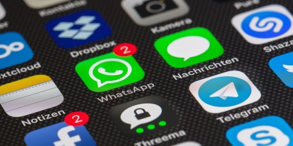 Роскомнадзор предупредил об опасности передачи личных данных через WhatsApp