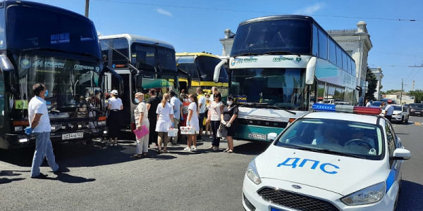 На Кубани организуют сопровождение автобусов с приехавшими на отдых детьми