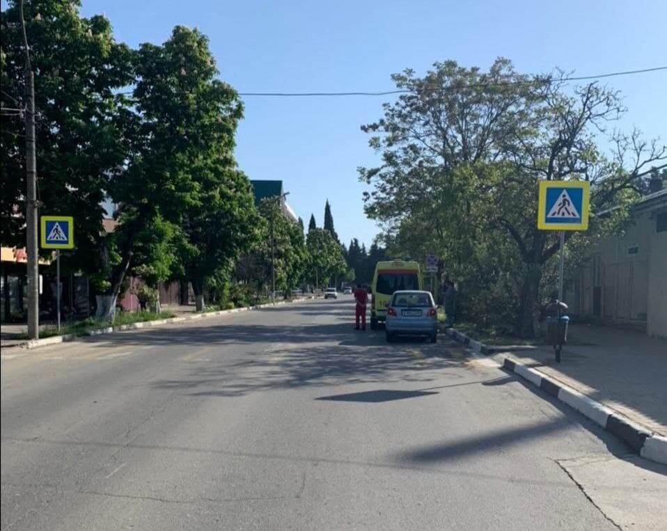 В Сочи водитель сбил подростка на пешеходном переходе и скрылся с места ДТП
