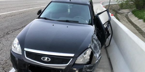 В Туапсинском районе ВАЗ врезался в бетонное ограждение, водитель погиб