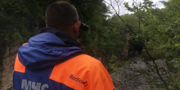 Спасатели возобновили поиски трех мужчин, которых унесло течением реки Белой