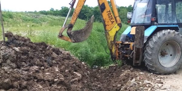 В Горячем Ключе спецтехника перекопала въезд на незаконную свалку