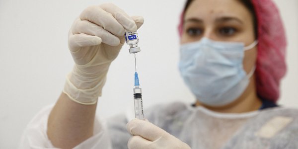 Инфекционист СКИБ: между прививками от гриппа и коронавируса должен пройти месяц