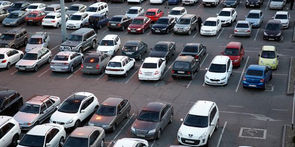 В Краснодарском крае за год продажи новых легковых машин упали в 1,5 раза