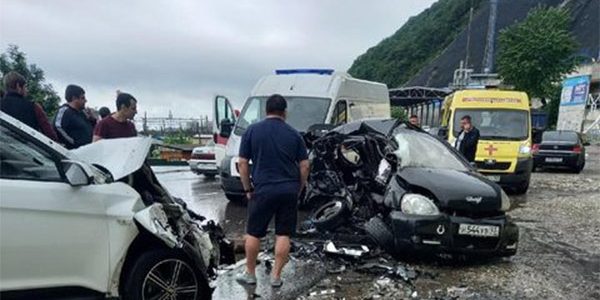 В Туапсинском районе в жестком ДТП на встречке погиб водитель иномарки