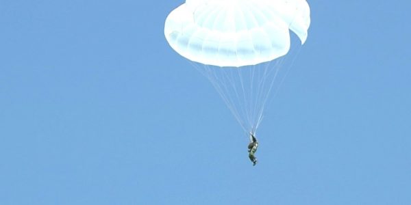 Около 50 юнармейцев Кубани 3 июня совершили первый прыжок с парашютом