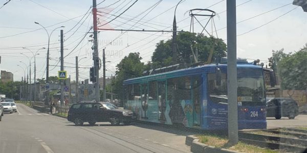 В Краснодаре на одном участке улицы Колхозной произошло два ДТП с трамваями